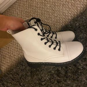 cute white boots !!!